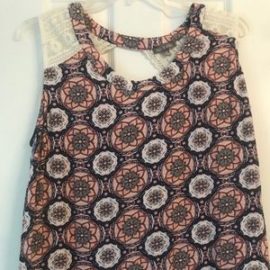 🌸 boho top with lace shoulders 🌸